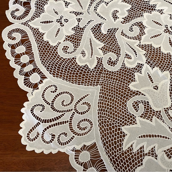 NEW handmade tablecloth - Picture 3 of 3